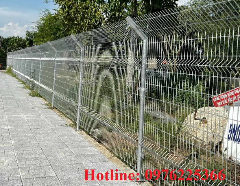 Hàng rào mạ kẽm chấn gập 45 độ