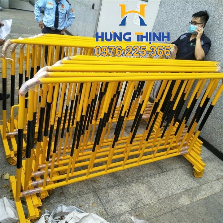 hàng rào di động có bánh xe