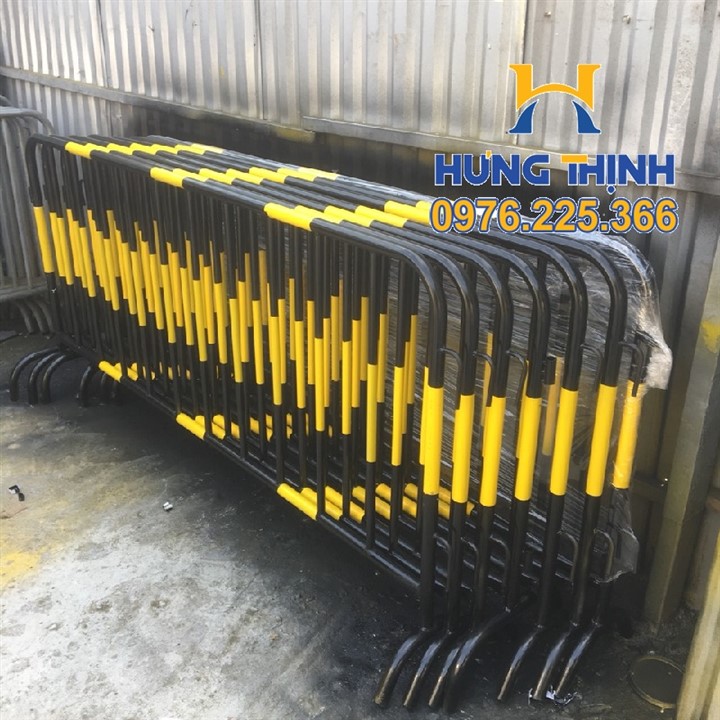 Hàng rào di động sơn màu đen vàng