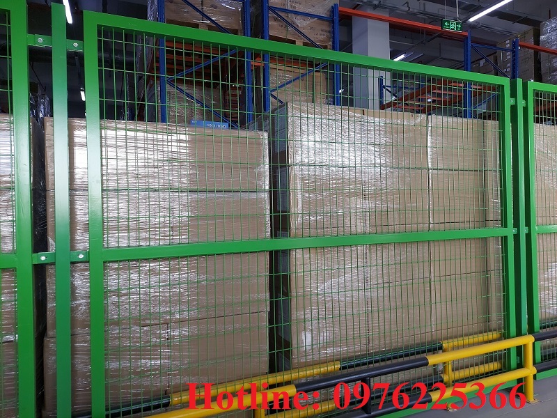 vách lưới ngăn kho